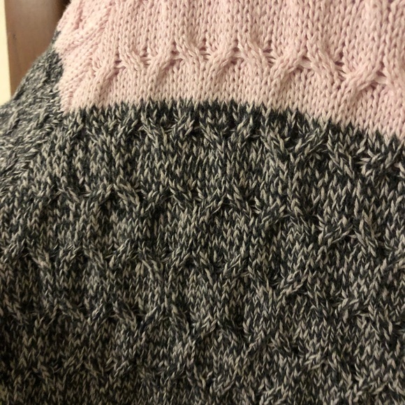 Cozy Multicolored Cable-knit Sweater - Picture 3 of 3